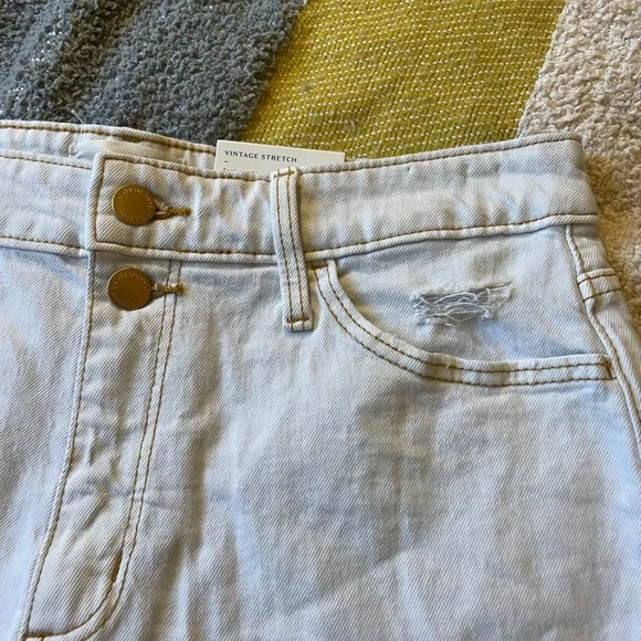 NWT Universal Thread Vintage Stretch White Denim Shorts - Picture 3 of 5